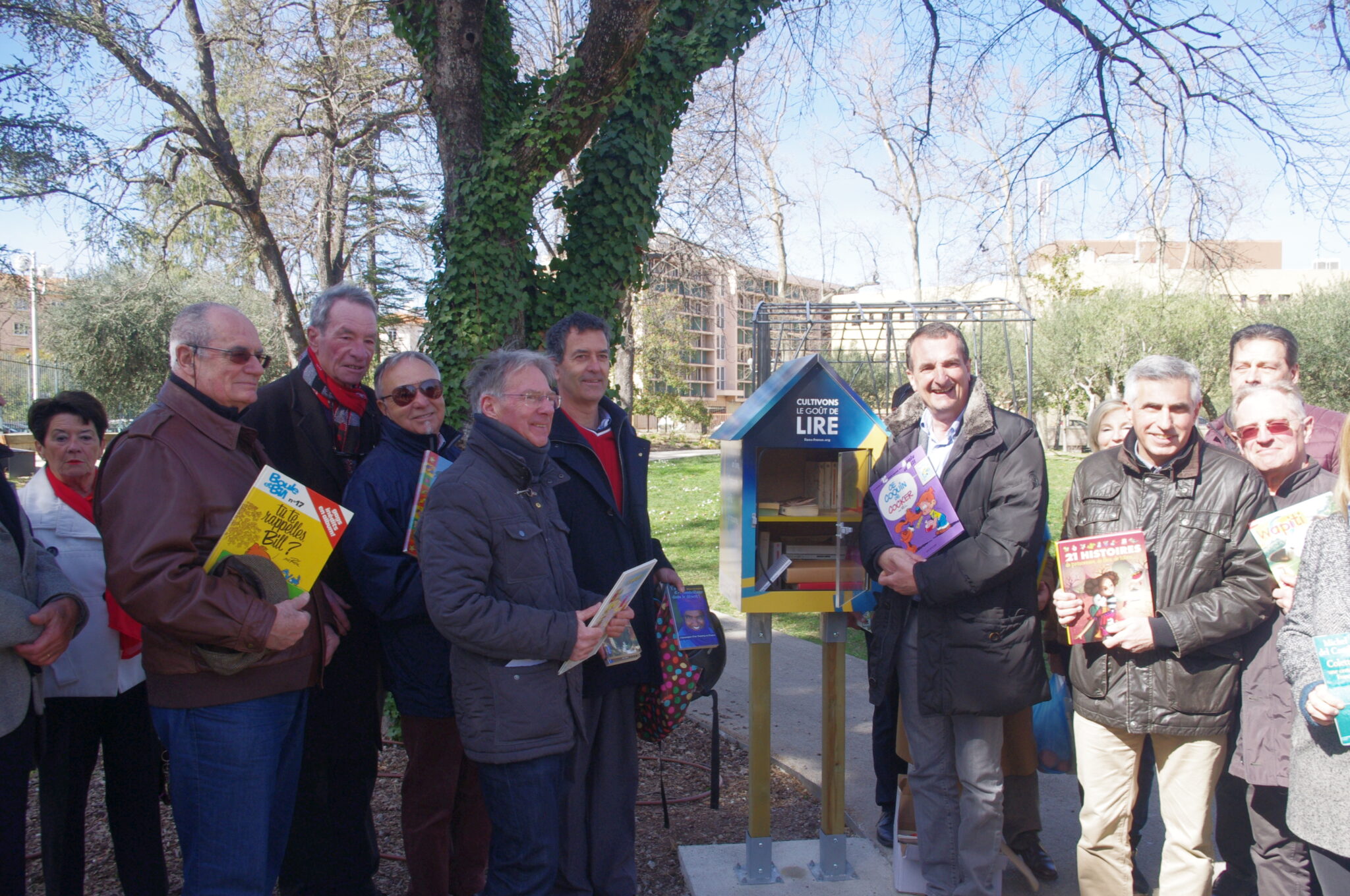 Boîte à lire Lions Club Draguignan partage livres