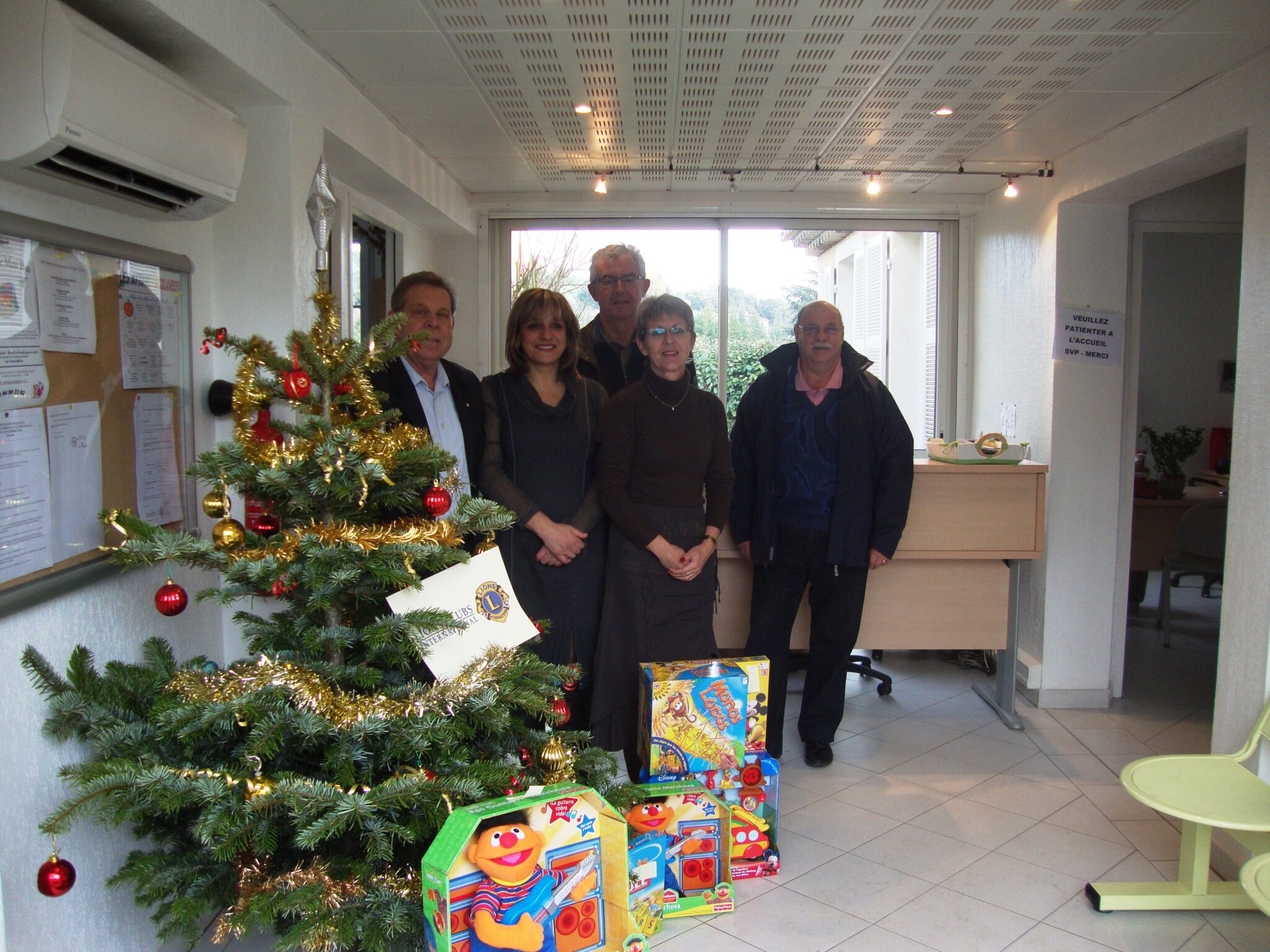 Bénévoles Lions Club aide familles inondations