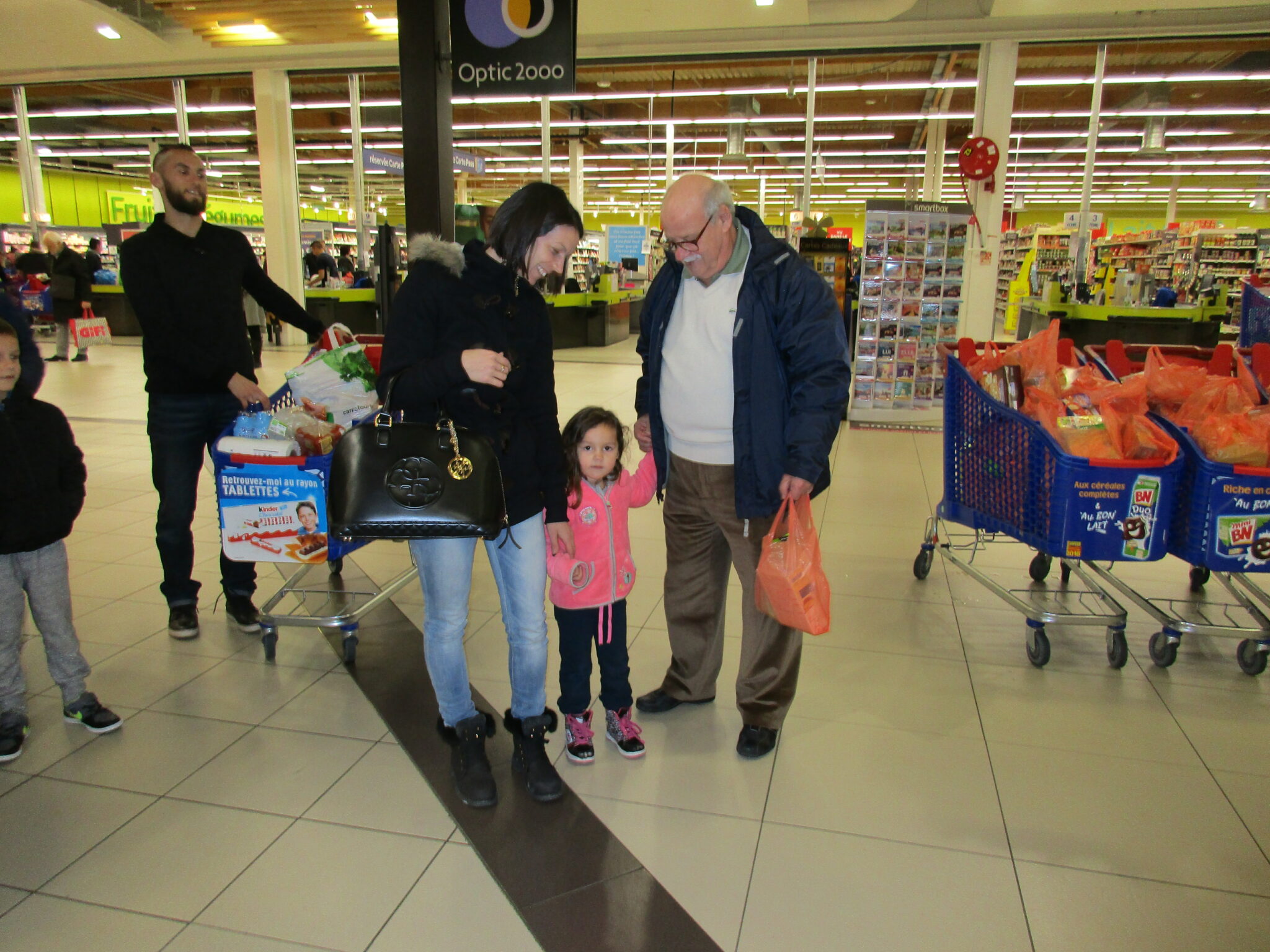 Bénévoles Lions Club solidarité Carrefour Salamandrier banque alimentaire