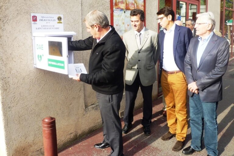 Inauguration installation défibrillateurs Draguignan Lions Club
